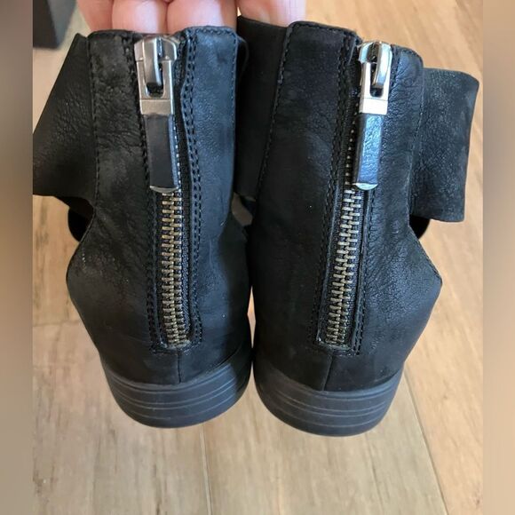 Eileen Fisher quality black soft leather cross strap zip in back women’s shoes!9 - Picture 6 of 10